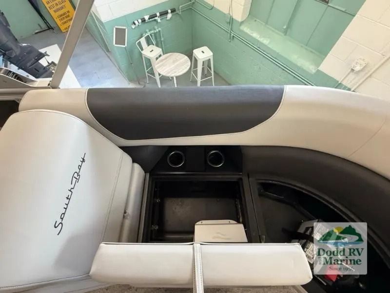 Slide: The Image of LE Series 222RS 2025 - 22