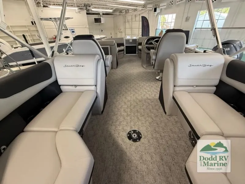 Slide: The Image of LE Series 222RS 2025 - 24