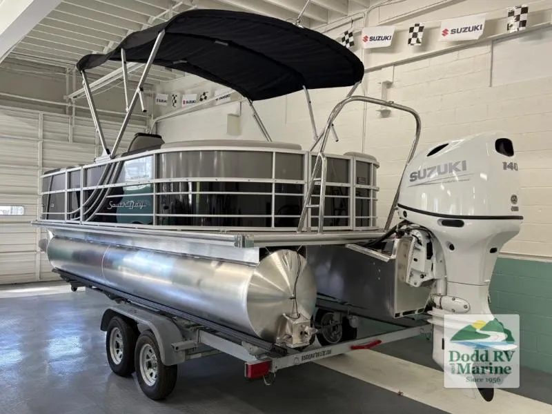 Slide: The Image of LE Series 222RS 2025 - 3