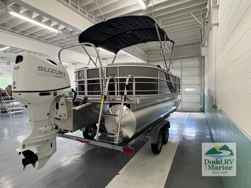 Slide: The Image of LE Series 222RS 2025 - 5