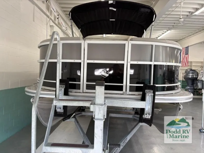 Slide: The Image of LE Series 222RS 2025 - 6