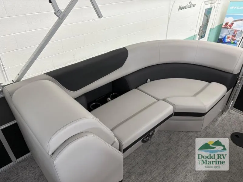 Slide: The Image of LE Series 222RS 2025 - 7