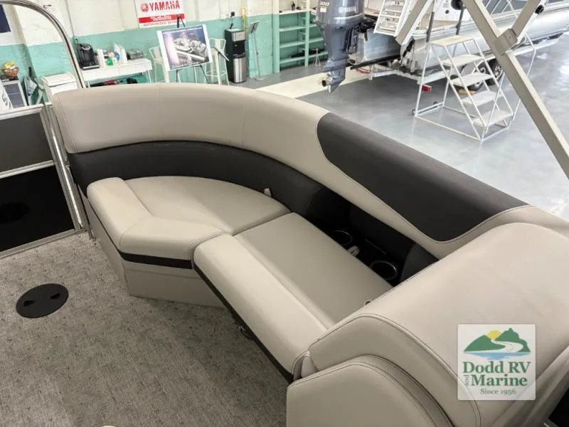 Slide: The Image of LE Series 222RS 2025 - 8