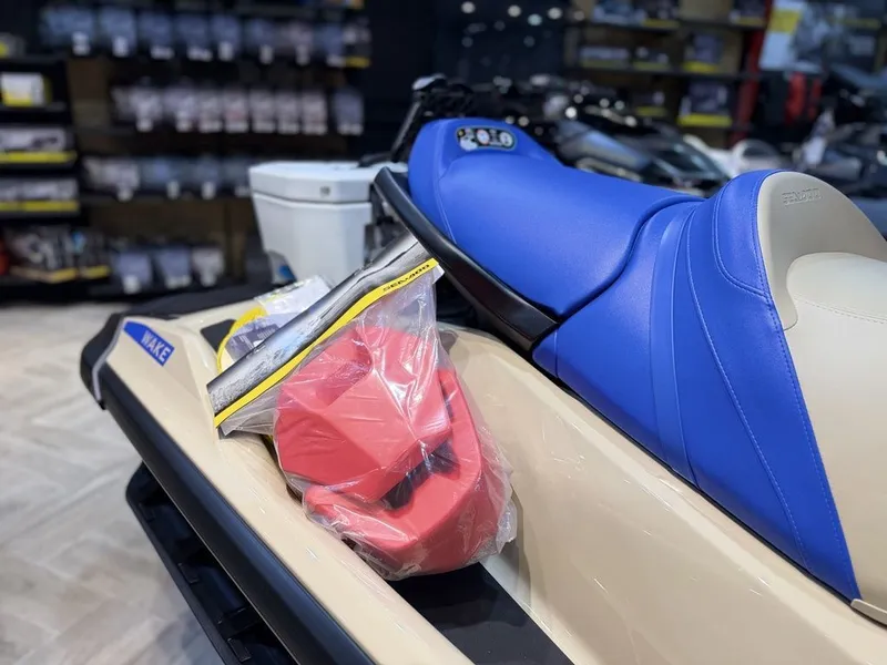 Slide: The Image of Sea-Doo Wake 170 2025 - 12