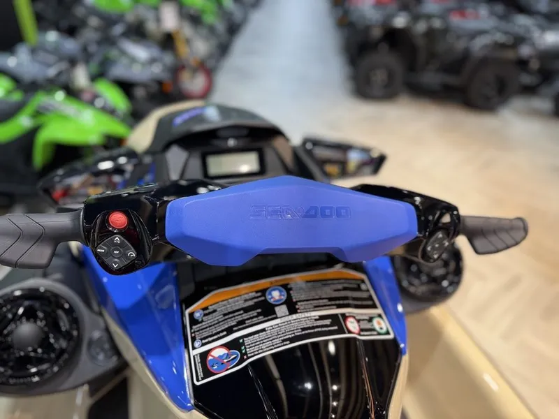 Slide: The Image of Sea-Doo Wake 170 2025 - 5