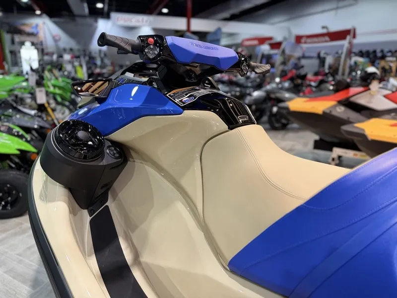 Slide: The Image of Sea-Doo Wake 170 2025 - 8