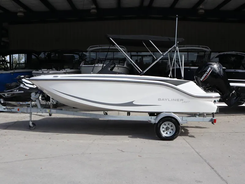 The Image of Bayliner M Series M17 2025 - 1