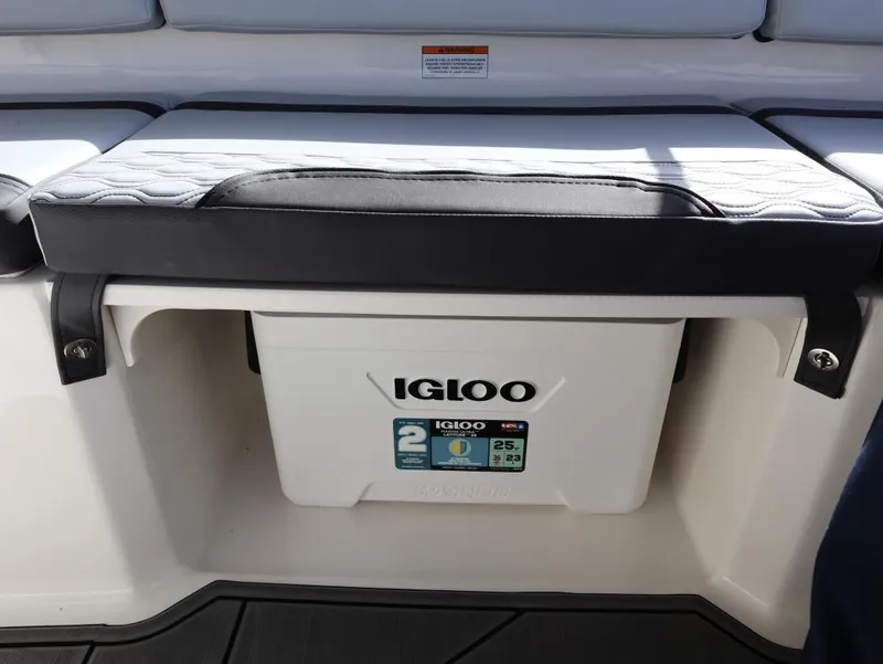 Slide: The Image of Bayliner M Series M17 2025 - 18