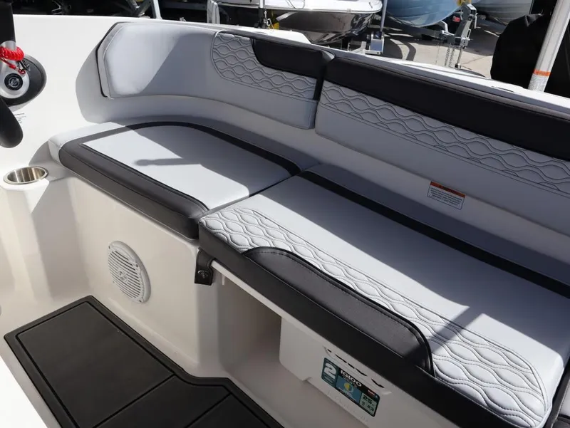 Slide: The Image of Bayliner M Series M17 2025 - 19