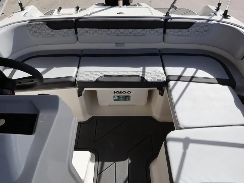 Slide: The Image of Bayliner M Series M17 2025 - 21