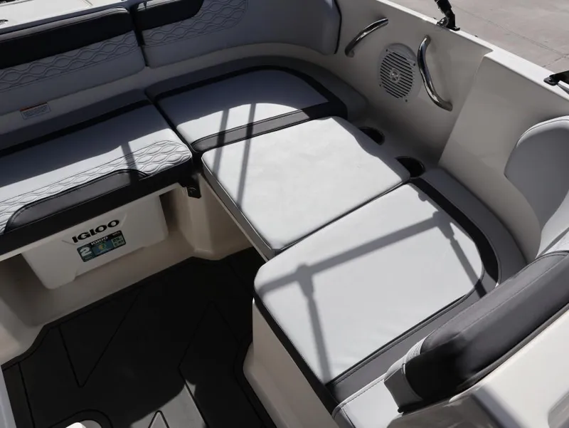 Slide: The Image of Bayliner M Series M17 2025 - 22