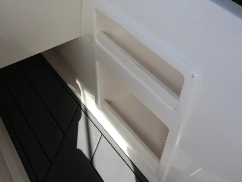 Slide: The Image of Bayliner M Series M17 2025 - 24