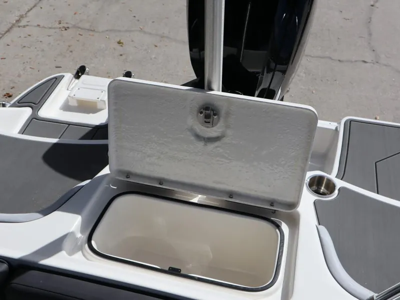 Slide: The Image of Bayliner M Series M17 2025 - 25