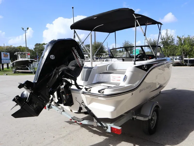 Slide: The Image of Bayliner M Series M17 2025 - 6