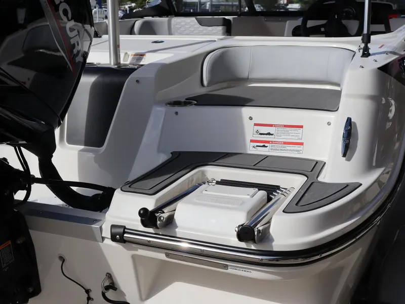 Slide: The Image of Bayliner M Series M17 2025 - 7