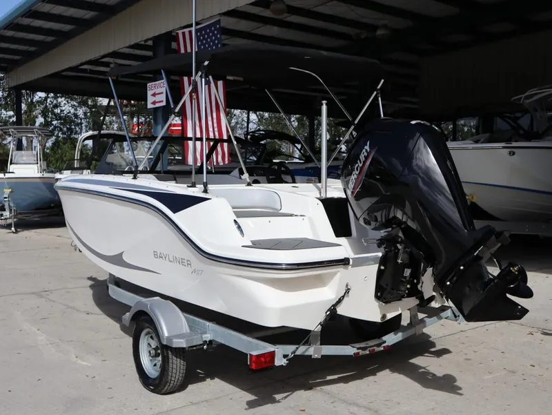 Slide: The Image of Bayliner M Series M17 2025 - 8