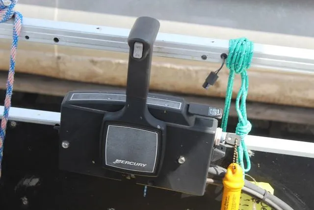 Slide: The Image of Weeres Pontoons DELUXE 20-21 FISHERMAN SERIES 1995 - 13