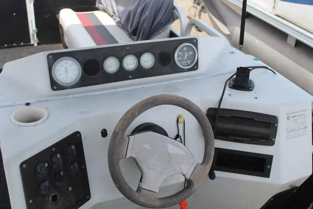 Slide: The Image of Weeres Pontoons DELUXE 20-21 FISHERMAN SERIES 1995 - 14