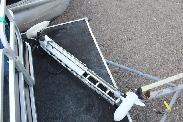 Slide: The Image of Weeres Pontoons DELUXE 20-21 FISHERMAN SERIES 1995 - 19