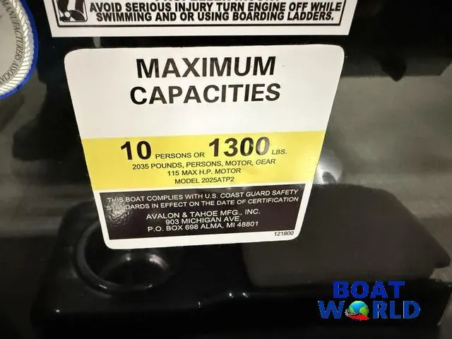 Slide: The Image of Maximum capacity label for Tahoe Sport 2185, 2025 model, 10 persons or 1300 lbs, 115 HP motor. - 17