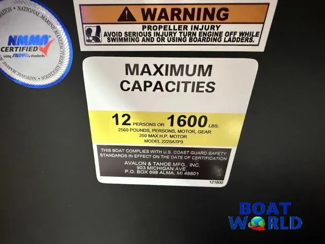 Slide: The Image of 2025 Tahoe Sport 2385 Tritoon capacity label: 12 persons or 1600 lbs, 250 HP max. - 17