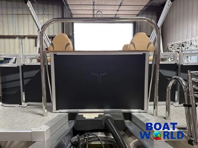 Slide: The Image of 2025 Tahoe Sport 2385 Rear Fish Tritoon with Honda 4-Stroke EFI in a showroom. - 41