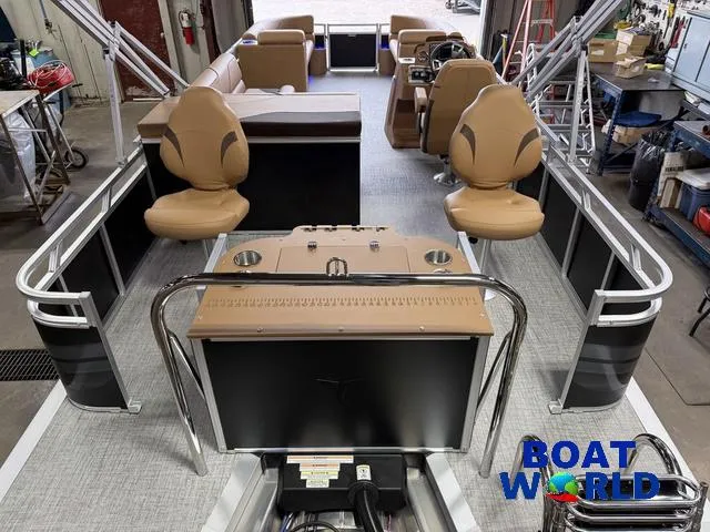 Slide: The Image of 2025 Tahoe Sport 2385 Rear Fish Tritoon with Honda 4-Stroke EFI in showroom. - 6