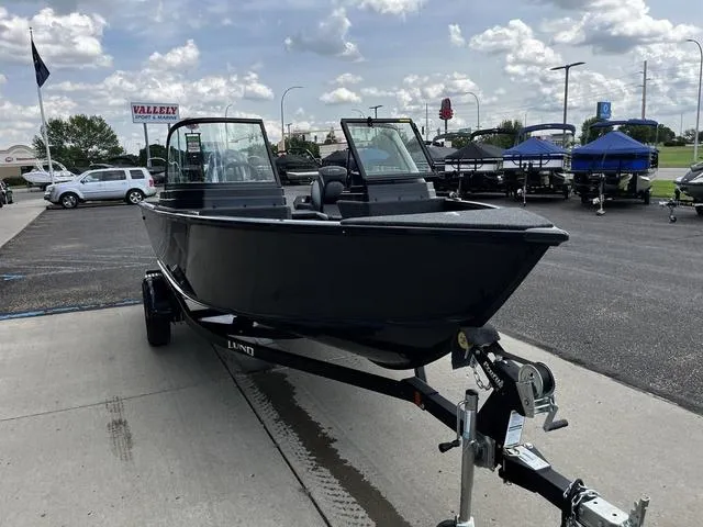 Slide: The Image of Lund 1775 Adventure Sport 2026 - 10