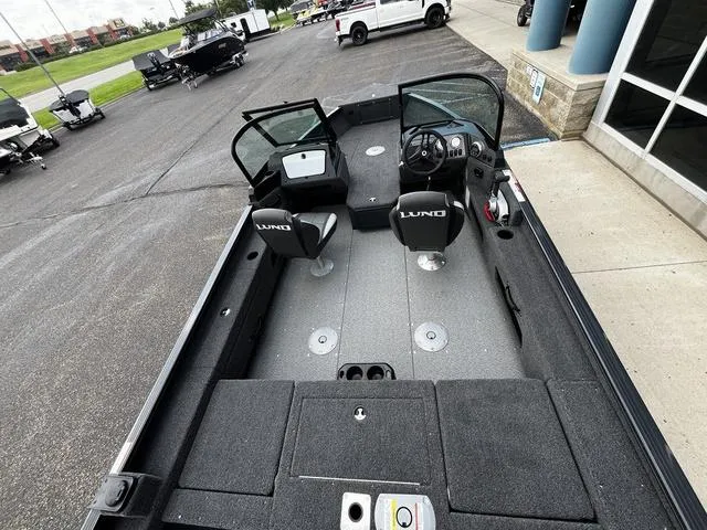 Slide: The Image of Lund 1775 Adventure Sport 2026 - 15