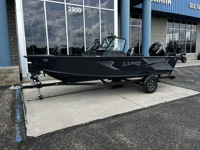 Slide: The Image of Lund 1775 Adventure Sport 2026 - 4