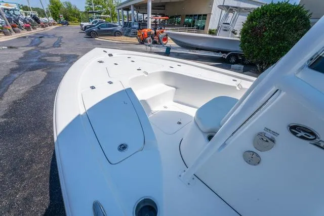 Slide: The Image of Sea Pro 210DLX 2025 - 14