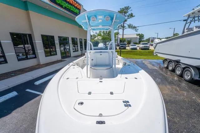 Slide: The Image of Sea Pro 210DLX 2025 - 15