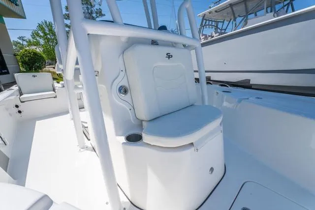 Slide: The Image of Sea Pro 210DLX 2025 - 17