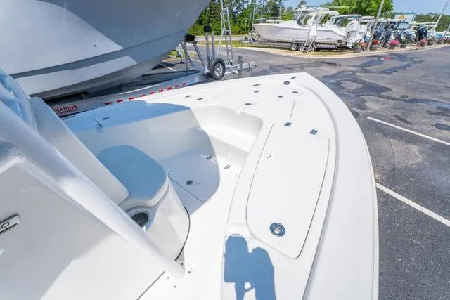 Slide: The Image of Sea Pro 210DLX 2025 - 18