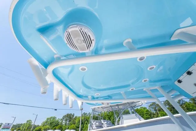 Slide: The Image of Sea Pro 210DLX 2025 - 23