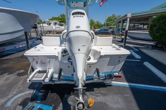 Slide: The Image of Sea Pro 210DLX 2025 - 4