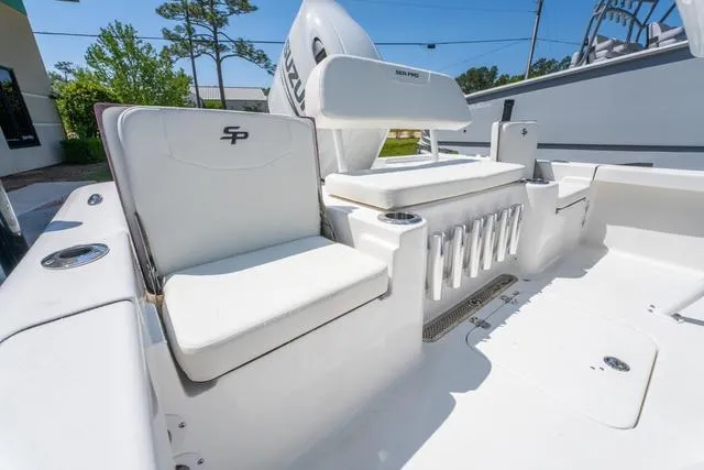 Slide: The Image of Sea Pro 210DLX 2025 - 8