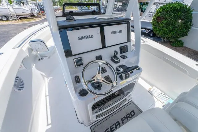 Slide: The Image of Sea Pro 262 Center Console 2025 - 13