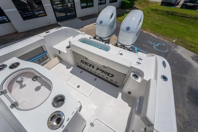 Slide: The Image of Sea Pro 262 Center Console 2025 - 7