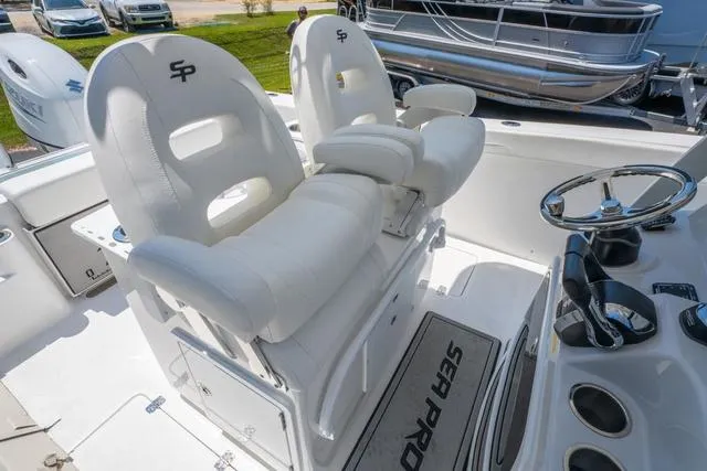 Slide: The Image of Sea Pro 262 Center Console 2025 - 9