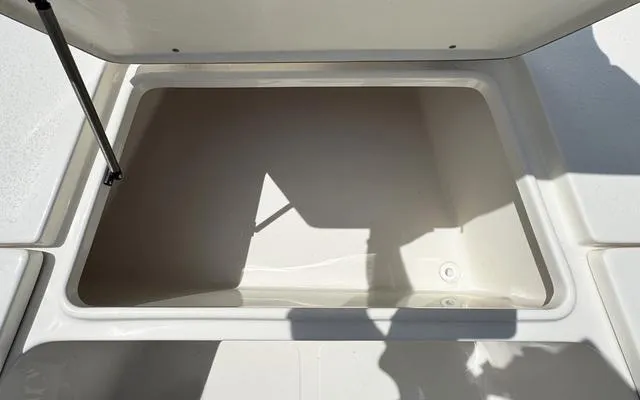 Slide: The Image of Bulls Bay 2200 CC 2025 - 25