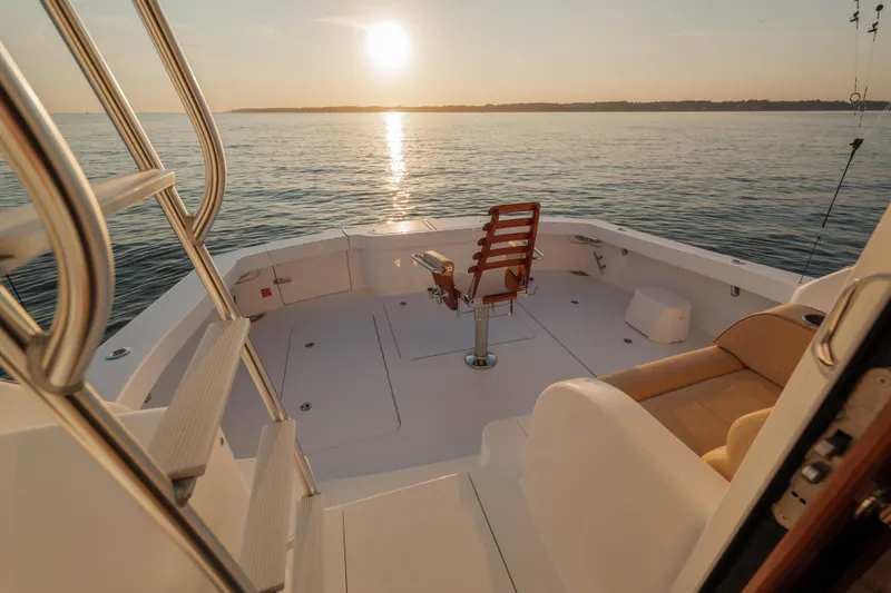 Slide: The Image of Viking 54 Salty Dog - Cockpit - 11