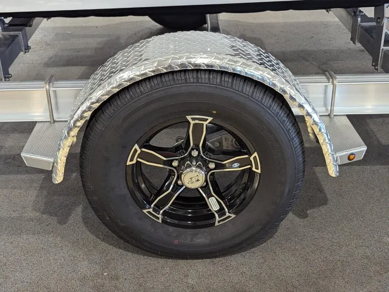 Slide: The Image of Action Craft 17 FLYFISHER 2026 - 12