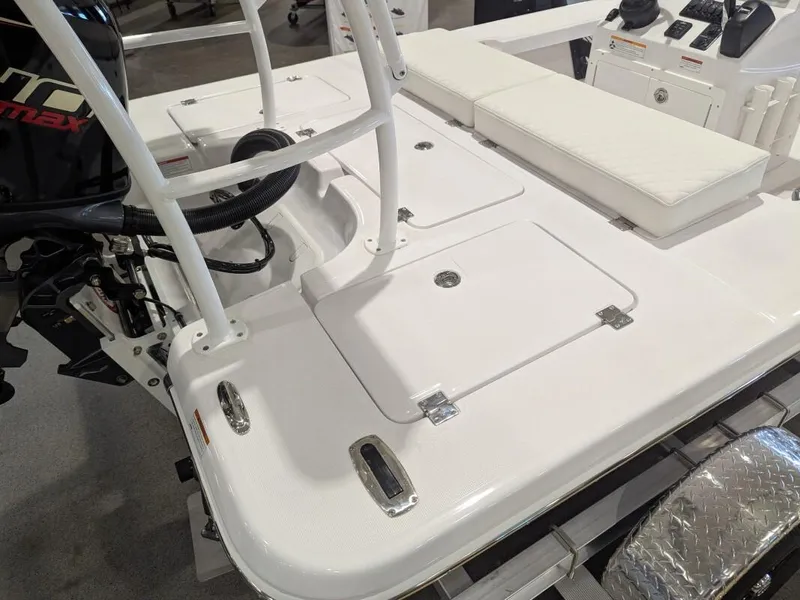 Slide: The Image of Action Craft 17 FLYFISHER 2026 - 20