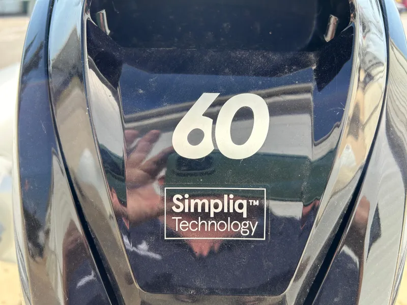 Slide: The Image of Highfield Classic 420, 2024 model, featuring Simpliq Technology with 60 horsepower engine. - 7