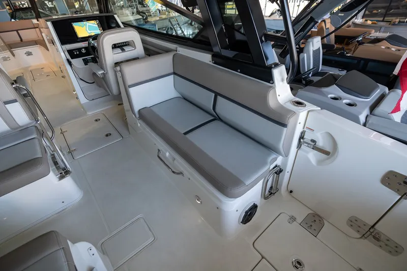 Slide: The Image of Boston Whaler 330 Vantage 2026 - 57