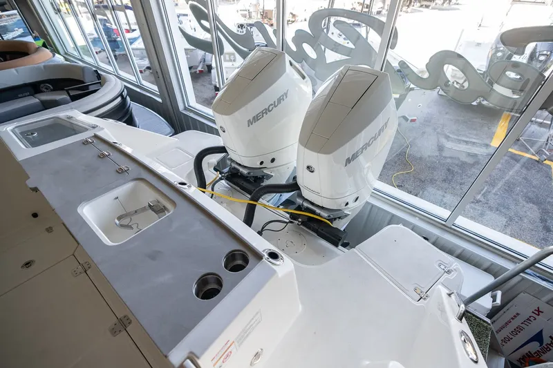 Slide: The Image of Boston Whaler 330 Vantage 2026 - 66