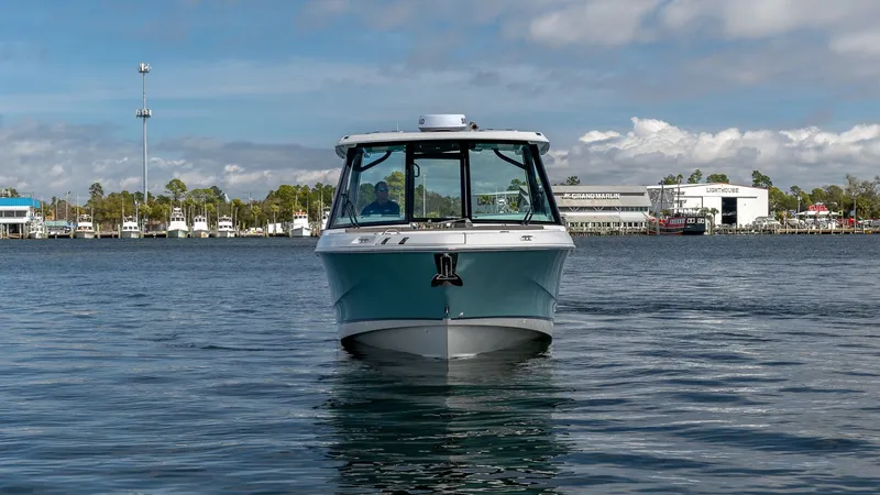 Slide: The Image of Boston Whaler 330 Vantage 2026 - 8