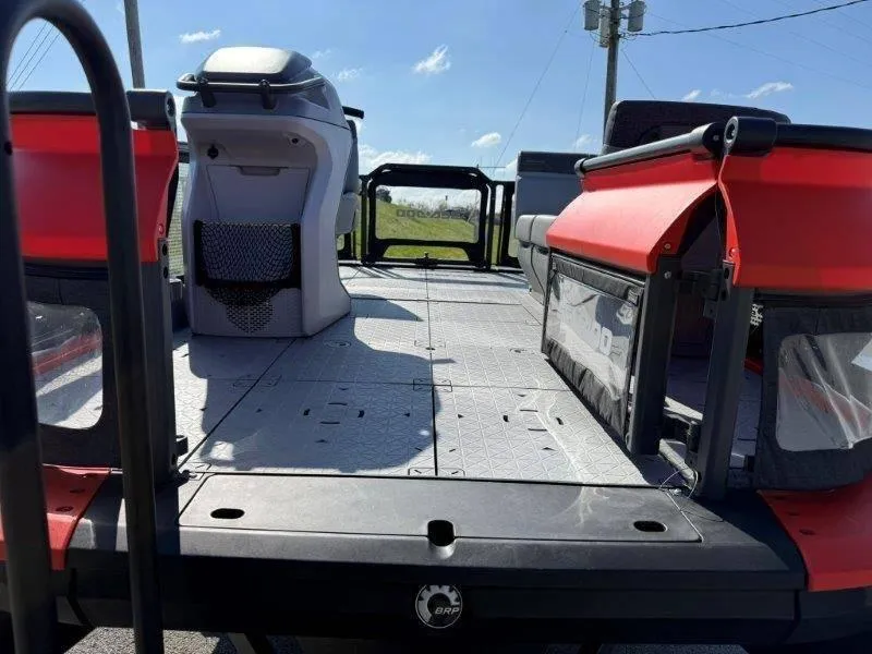 Slide: The Image of Sea-Doo SWITCH COMPACT 130HP 2024 - 51