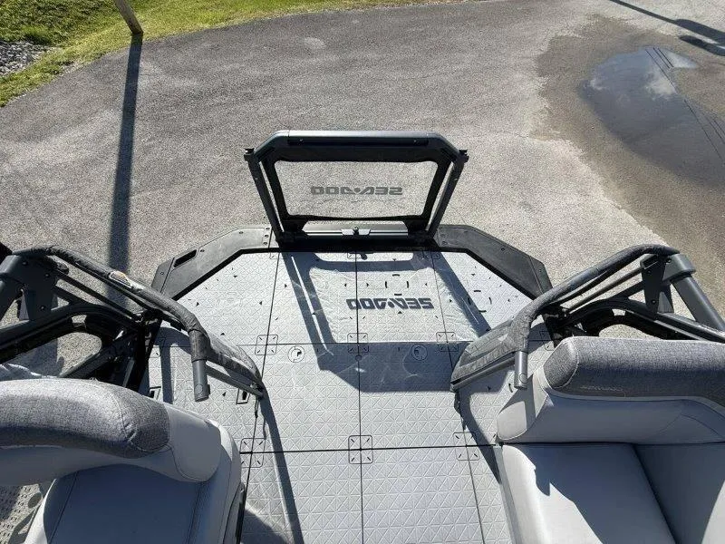 Slide: The Image of Sea-Doo SWITCH COMPACT 130HP 2024 - 52